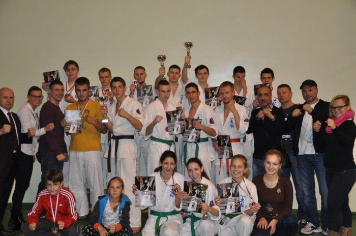 sukces-zawodnikow-jeleniogorskiego-klubu-oyama-karate-foto-54319