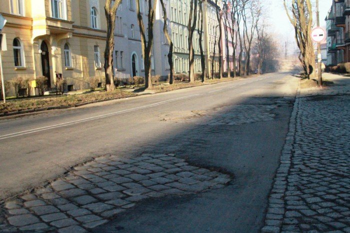 na-ulicach-kostka-brukowa-zamiast-asfaltu-foto-54339