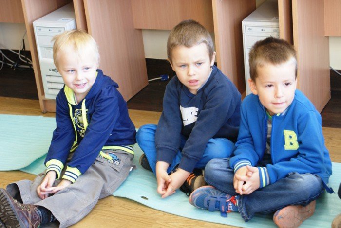przedszkolaki-odkryway-tajemnice-biblioteki-iii-lo-foto-54360