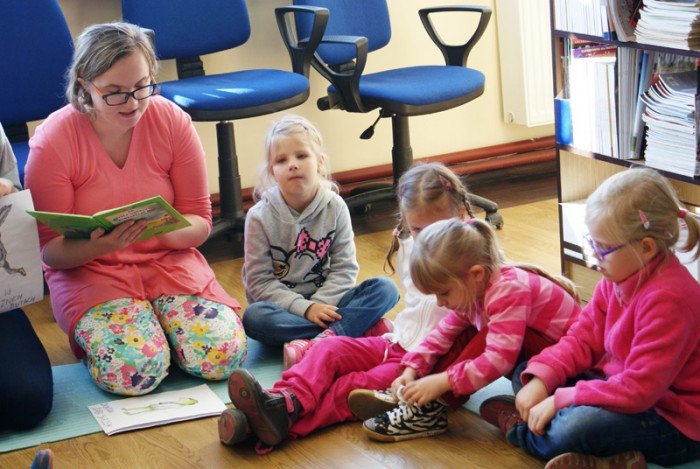 przedszkolaki-odkryway-tajemnice-biblioteki-iii-lo-foto-54360