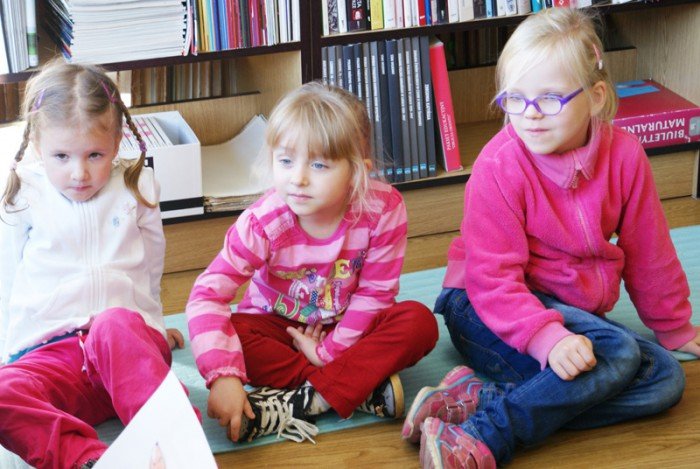 przedszkolaki-odkryway-tajemnice-biblioteki-iii-lo-foto-54360