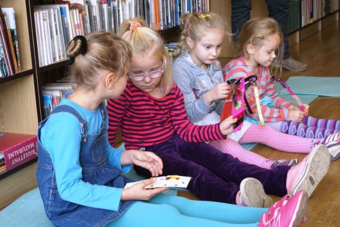 przedszkolaki-odkryway-tajemnice-biblioteki-iii-lo-foto-54360