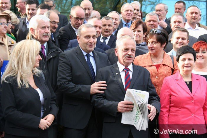groteski-ciag-dalszy-schetyna-popiera-rywala-komitetu-po-foto-video-54453