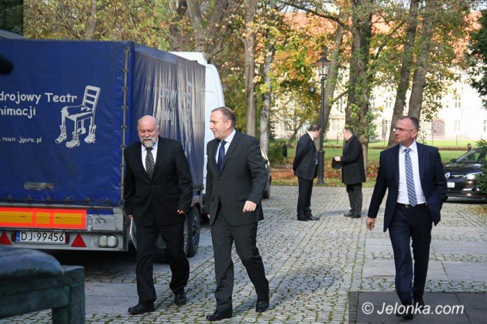 groteski-ciag-dalszy-schetyna-popiera-rywala-komitetu-po-foto-video-54453