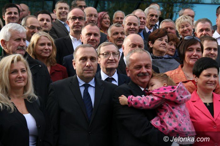 groteski-ciag-dalszy-schetyna-popiera-rywala-komitetu-po-foto-video-54453