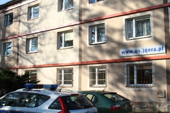 zgoszenie-o-bombie-w-skarbowce-i-prokuraturze-foto-54456