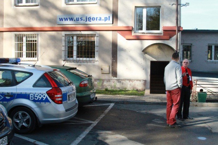 zgoszenie-o-bombie-w-skarbowce-i-prokuraturze-foto-54456