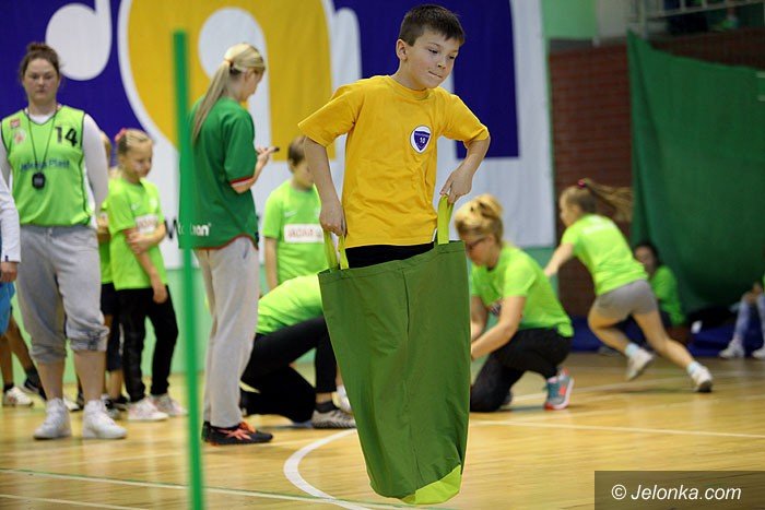 fantastyczna-zabawa-w-hali-przy-ulicy-zotniczej-foto-54460