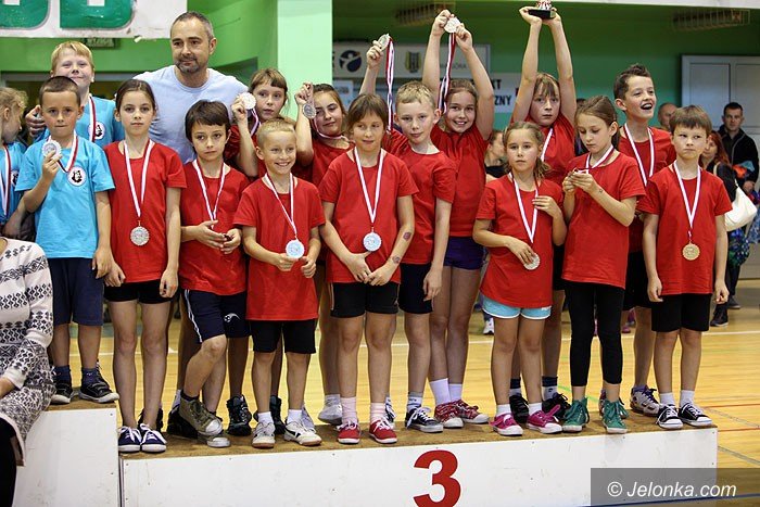 fantastyczna-zabawa-w-hali-przy-ulicy-zotniczej-foto-54460