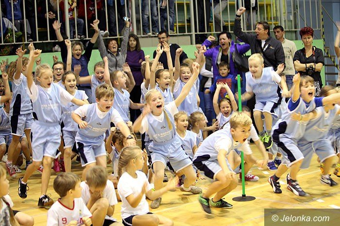 fantastyczna-zabawa-w-hali-przy-ulicy-zotniczej-foto-54460