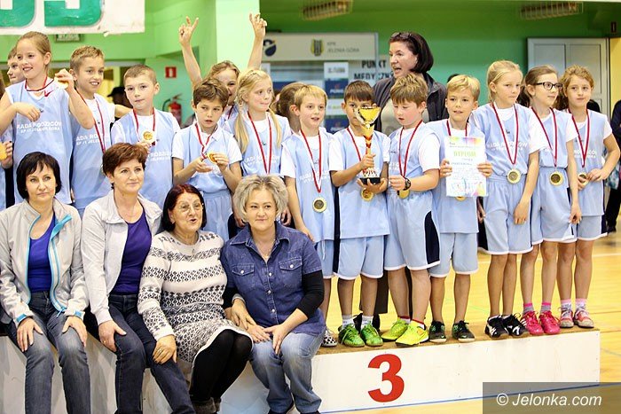 fantastyczna-zabawa-w-hali-przy-ulicy-zotniczej-foto-54460