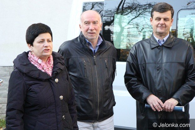 nowe-samochody-dla-jeleniogorskiej-oswiaty-foto-video-54461