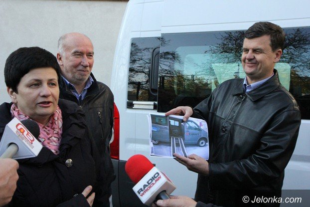 nowe-samochody-dla-jeleniogorskiej-oswiaty-foto-video-54461