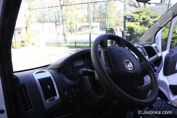 nowe-samochody-dla-jeleniogorskiej-oswiaty-foto-video-54461