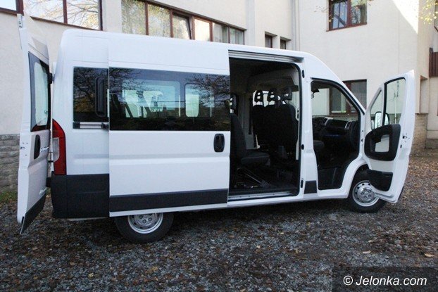 nowe-samochody-dla-jeleniogorskiej-oswiaty-foto-video-54461