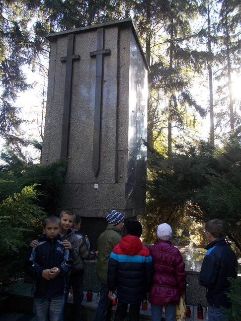 uczniowie-siodemki-zapalili-ognie-pamieci-foto-54485