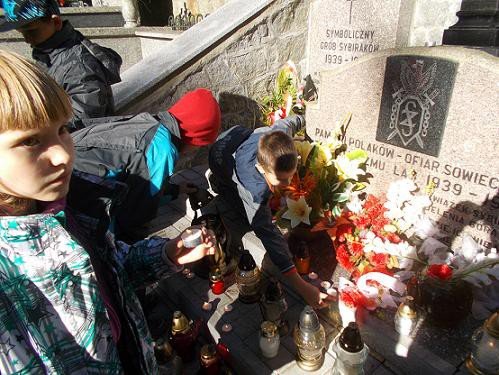 uczniowie-siodemki-zapalili-ognie-pamieci-foto-54485