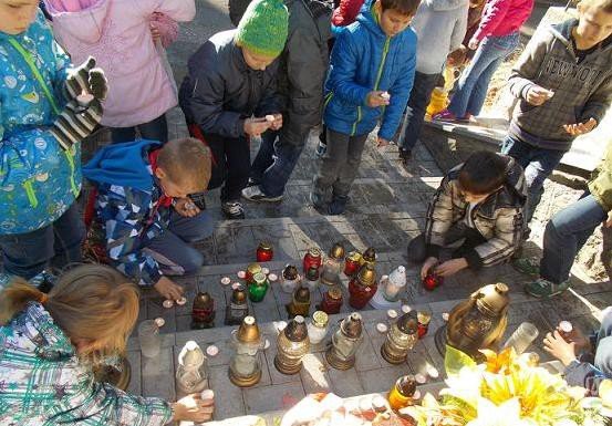 uczniowie-siodemki-zapalili-ognie-pamieci-foto-54485