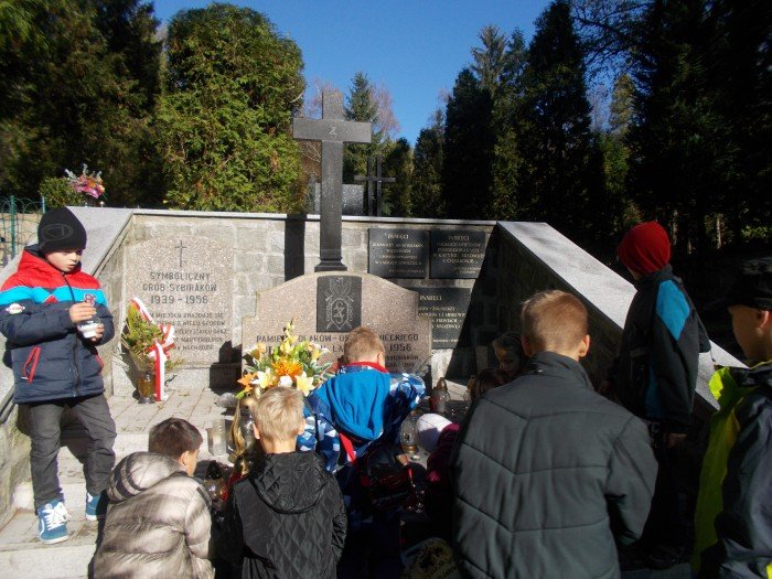 uczniowie-siodemki-zapalili-ognie-pamieci-foto-54485