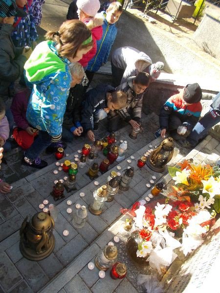 uczniowie-siodemki-zapalili-ognie-pamieci-foto-54485