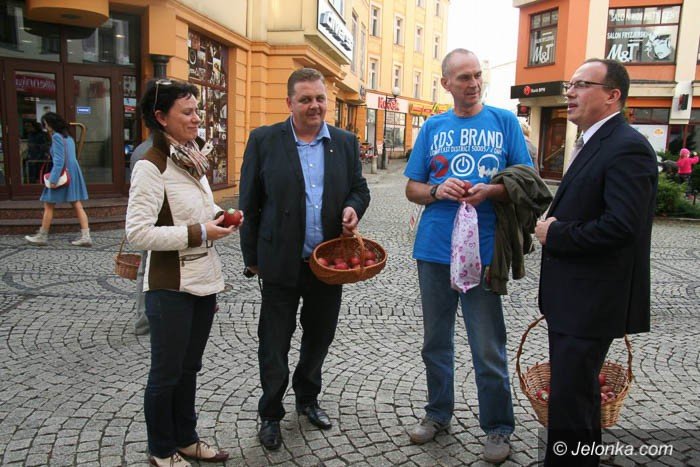 jabka-wyborcze-z-przesaniem-foto-54486