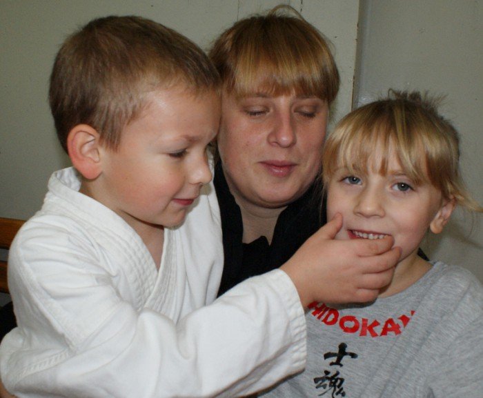 modzi-przedstawiciele-sztuk-walki-w-akcji-foto-54492