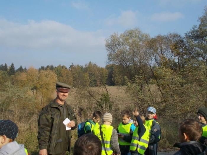 zebrali-karme-dla-zwierzat-na-zime-i-posprzatali-las-foto-54543