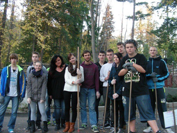 modziez-z-bursy-zadbaa-o-zapomniane-mogiy-foto-54548