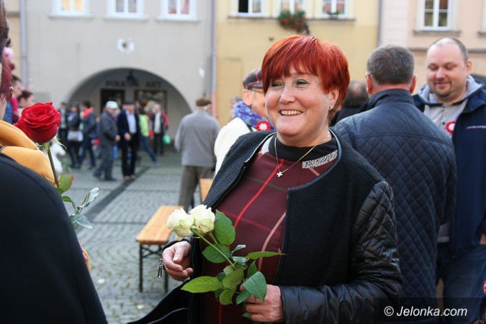 podniosle-i-radosnie-podczas-swieta-niepodlegosci-pod-ratuszem-foto-54687