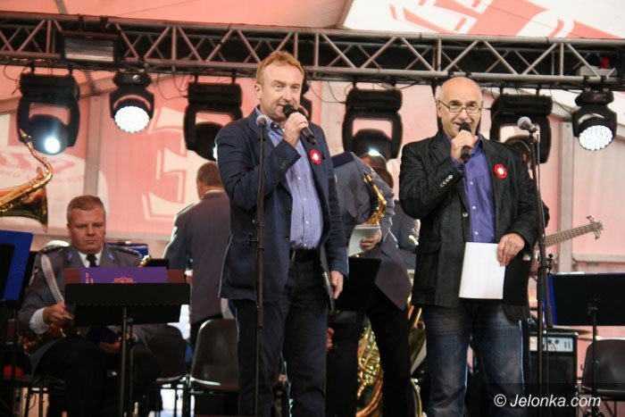 podniosle-i-radosnie-podczas-swieta-niepodlegosci-pod-ratuszem-foto-54687