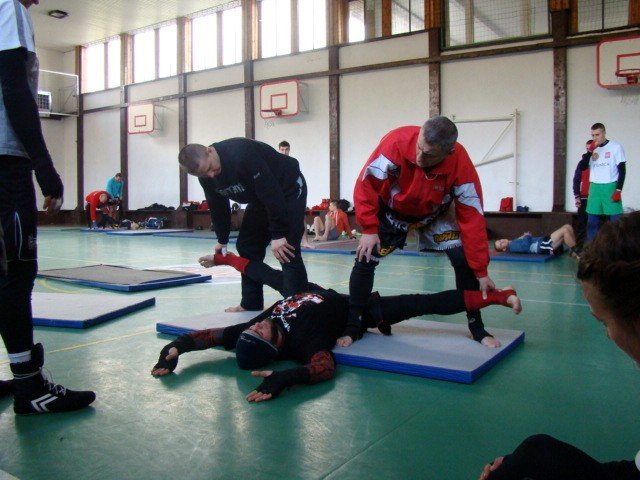 klubowe-zgrupowanie-kickboxerow-w-borowicach-foto-54693