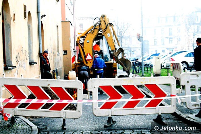 rozszczelnienie-sieci-gazowej-na-placu-ratuszowym-foto-54756