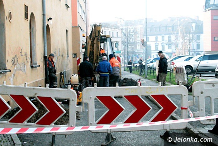 rozszczelnienie-sieci-gazowej-na-placu-ratuszowym-foto-54756