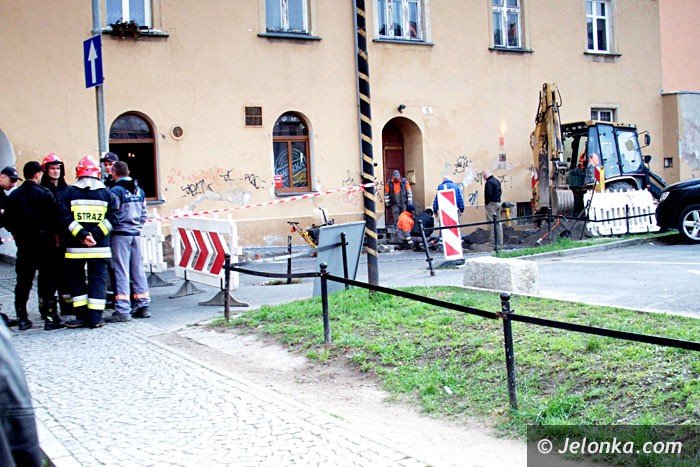 rozszczelnienie-sieci-gazowej-na-placu-ratuszowym-foto-54756