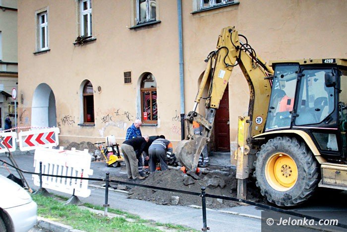 rozszczelnienie-sieci-gazowej-na-placu-ratuszowym-foto-54756