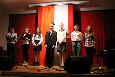 niepodlegosciowa-wieczornica-w-poku-foto-54759