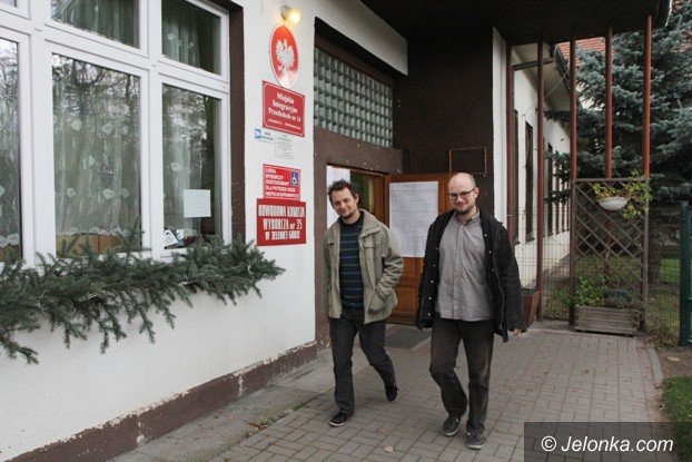 jeleniogorzanie-ida-dzisiaj-do-urn-wyborczych-foto-54800