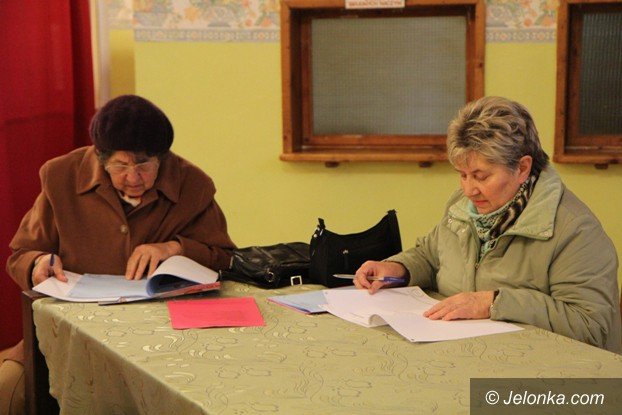 jeleniogorzanie-ida-dzisiaj-do-urn-wyborczych-foto-54800