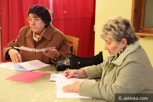 jeleniogorzanie-ida-dzisiaj-do-urn-wyborczych-foto-54800