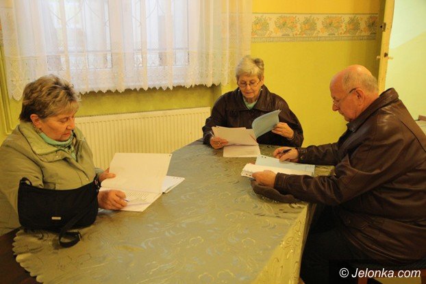 jeleniogorzanie-ida-dzisiaj-do-urn-wyborczych-foto-54800