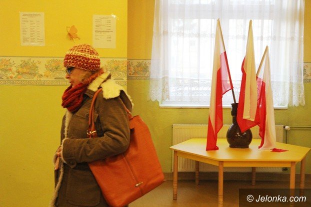 jeleniogorzanie-ida-dzisiaj-do-urn-wyborczych-foto-54800