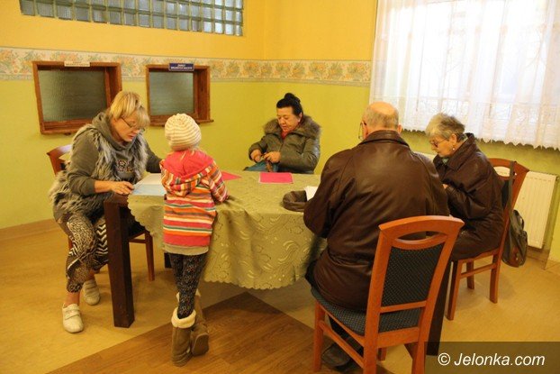 jeleniogorzanie-ida-dzisiaj-do-urn-wyborczych-foto-54800