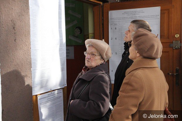 jeleniogorzanie-ida-dzisiaj-do-urn-wyborczych-foto-54800
