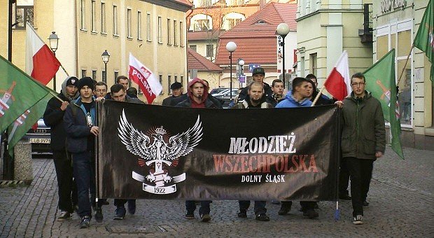 modziez-wszechpolska-protestowaa-w-jeleniej-gorze-foto-video-54927