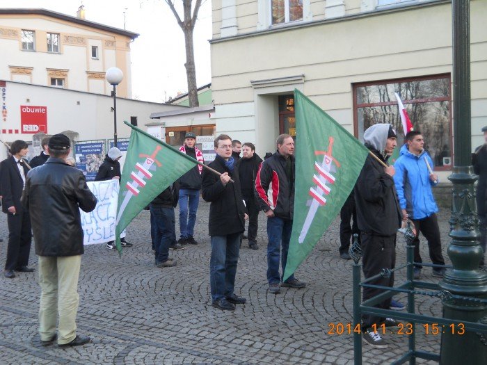 modziez-wszechpolska-protestowaa-w-jeleniej-gorze-foto-video-54927