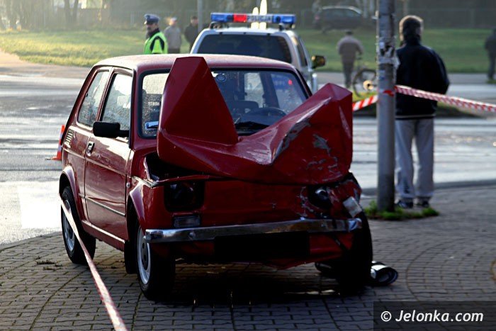 zderzenie-karetki-pogotowia-z-fiatem-126-p-foto-video-54953