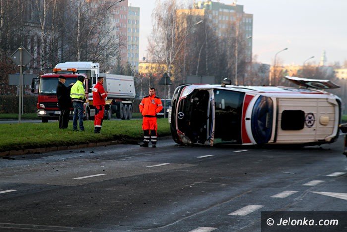 zderzenie-karetki-pogotowia-z-fiatem-126-p-foto-video-54953