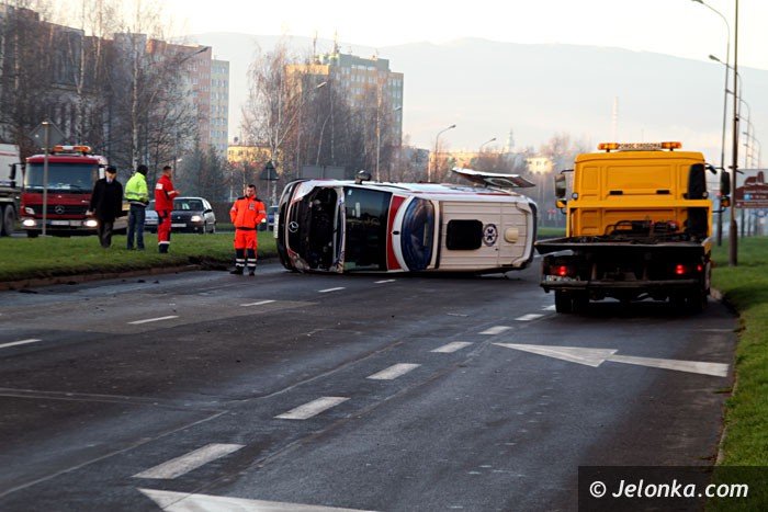 zderzenie-karetki-pogotowia-z-fiatem-126-p-foto-video-54953