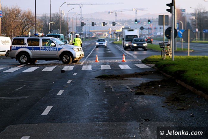 zderzenie-karetki-pogotowia-z-fiatem-126-p-foto-video-54953
