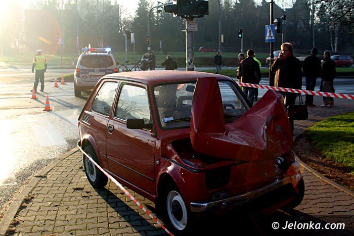 zderzenie-karetki-pogotowia-z-fiatem-126-p-foto-video-54953